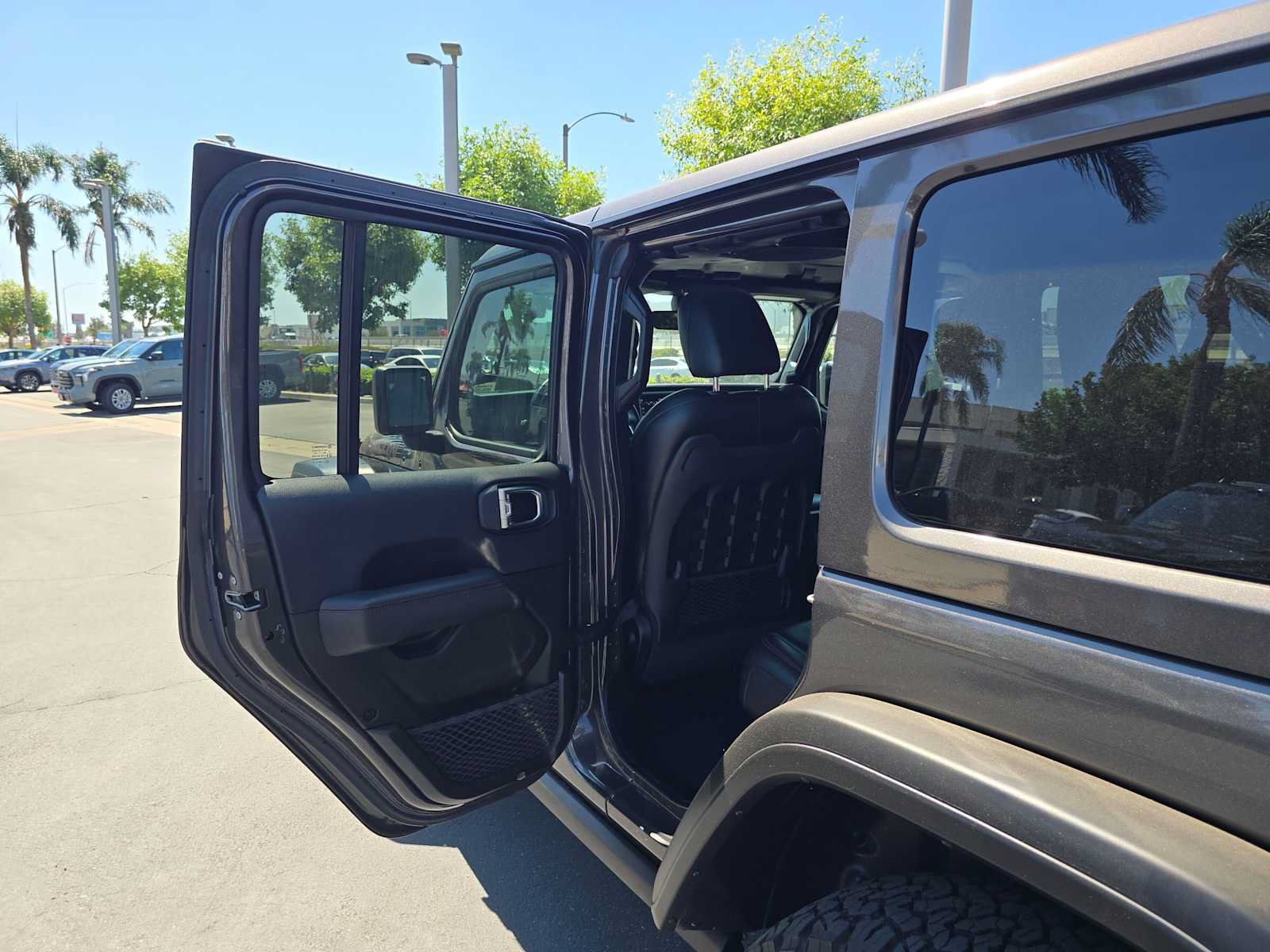 Used 2018 Jeep Wrangler Unlimited Rubicon AWD/4WD image 15