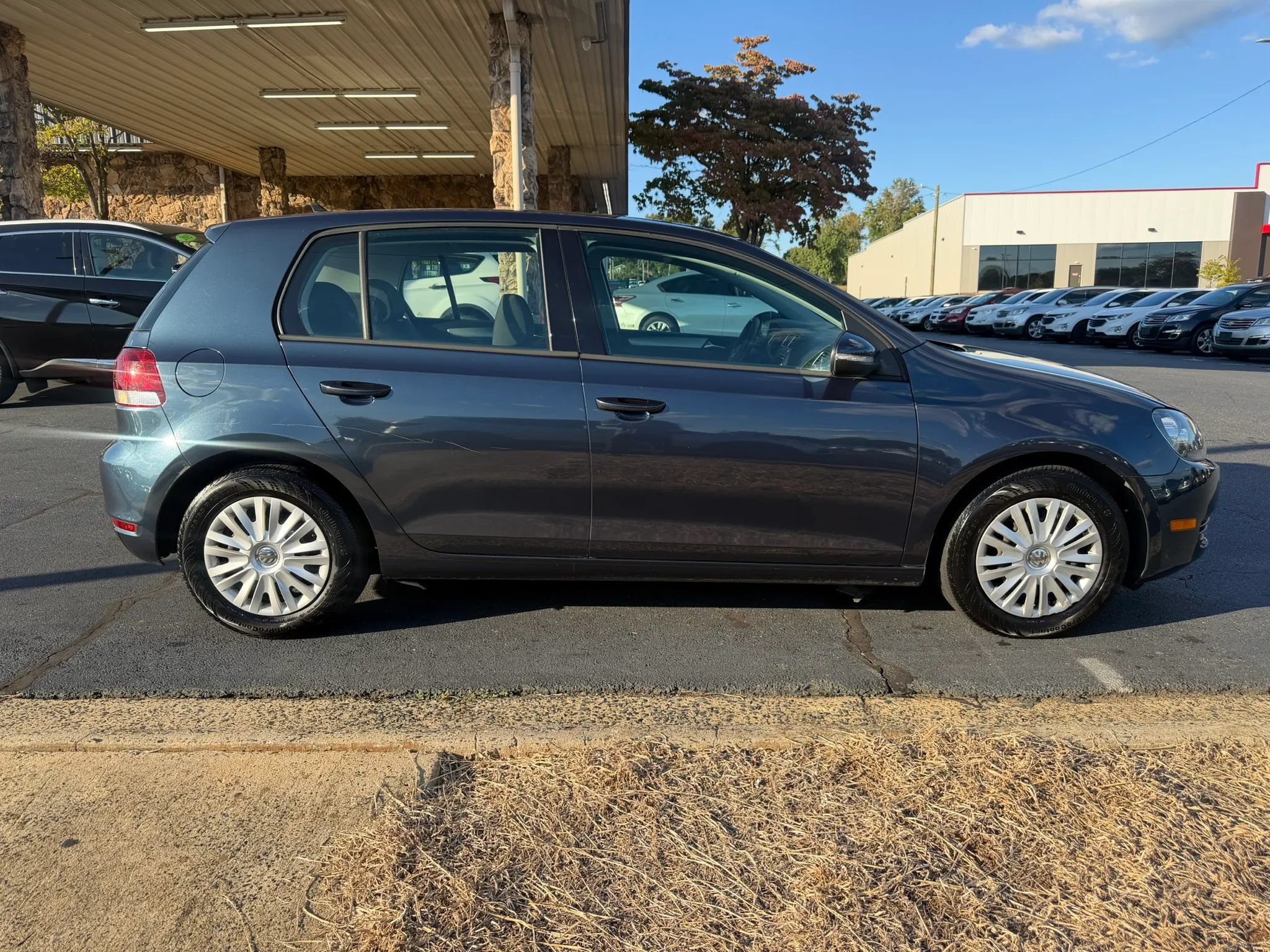 Used 2013 Volkswagen Golf 4-Door FWD image 9