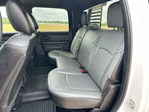Used 2024 RAM 3500 Tradesman w/ Chrome Appearance Group AWD/4WD image 21