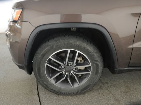 Used 2019 Jeep Grand Cherokee Limited image 5