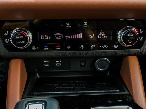 New 2025 Mitsubishi Outlander SEL AWD/4WD image 24