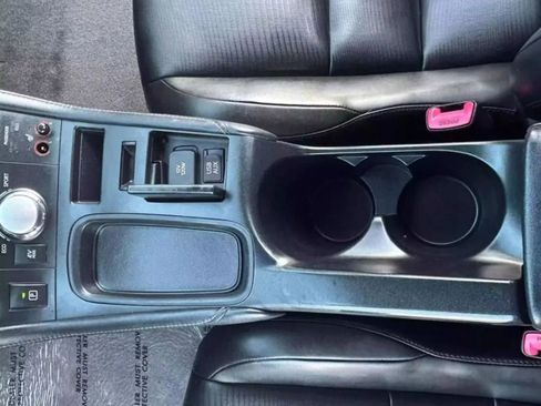 Used 2011 Lexus CT 200h Premium image 8