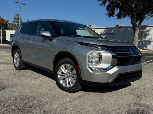 New 2026 Mitsubishi Outlander ES image 10