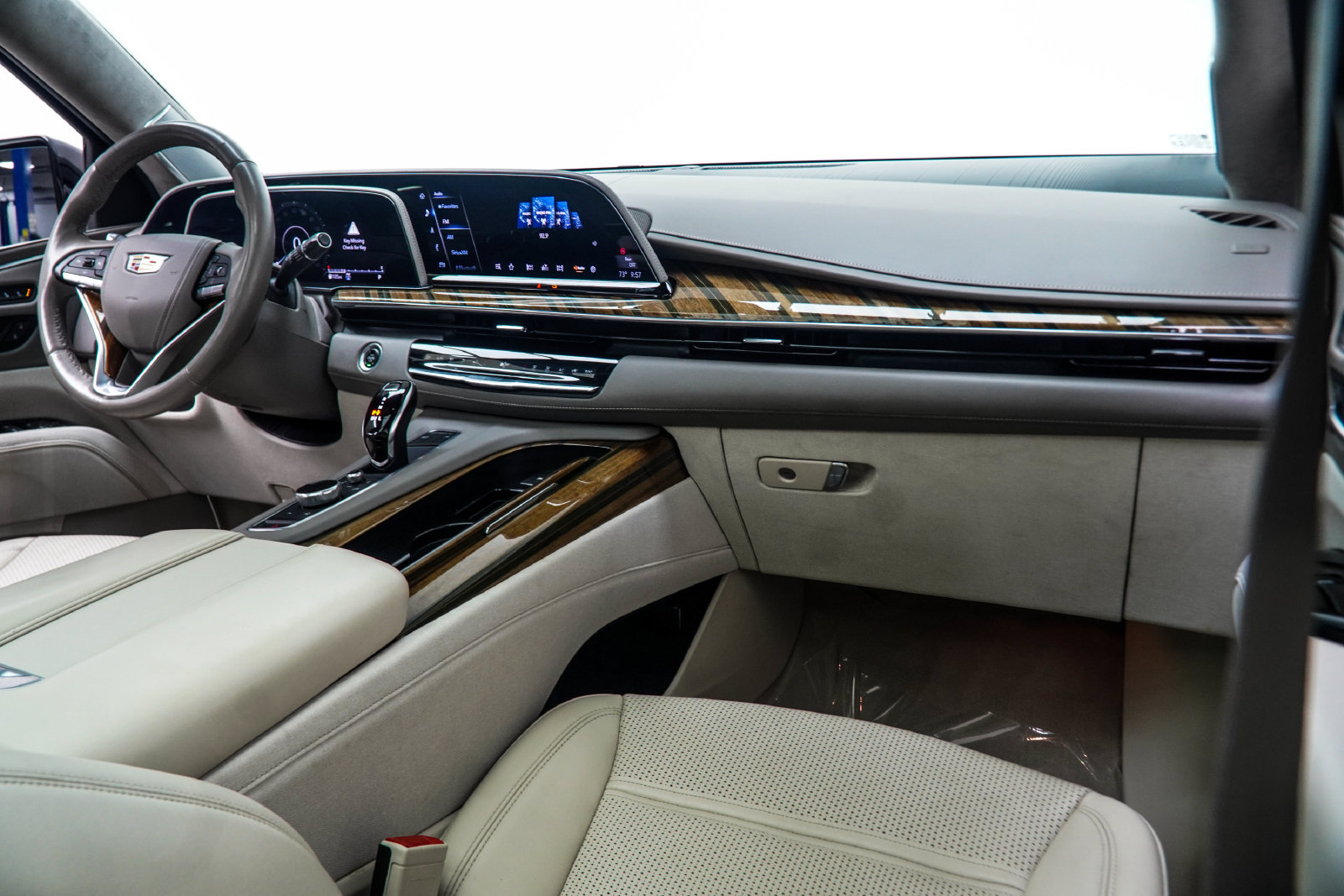 Used 2022 Cadillac Escalade Premium Luxury Platinum w/ LPO, Radiant Package AWD/4WD image 20