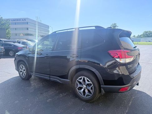 Used 2020 Subaru Forester Premium AWD/4WD image 3