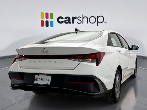 Used 2024 Hyundai Elantra SEL image 5