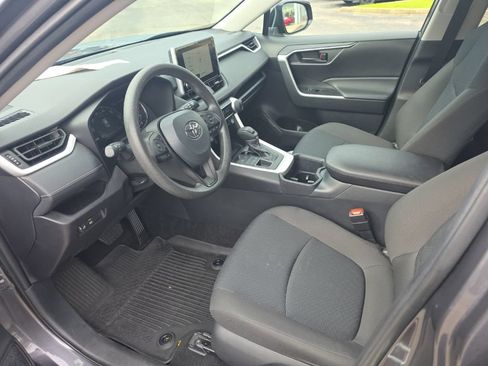 Used 2025 Toyota RAV4 LE AWD/4WD image 8