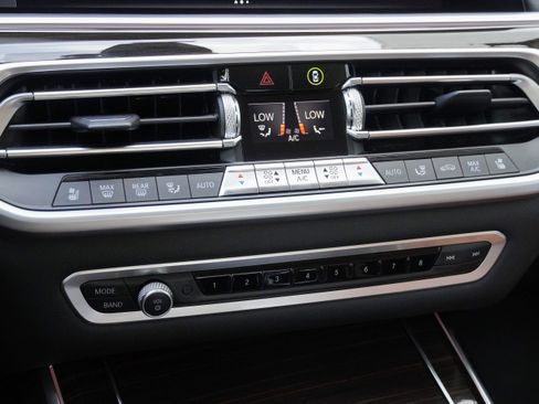 Used 2020 BMW X7 xDrive40i w/ Premium Package AWD/4WD image 29
