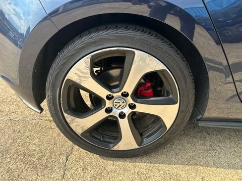 Used 2017 Volkswagen Golf 4-Door FWD image 17