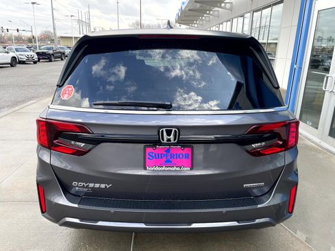 New 2026 Honda Odyssey Touring image 3