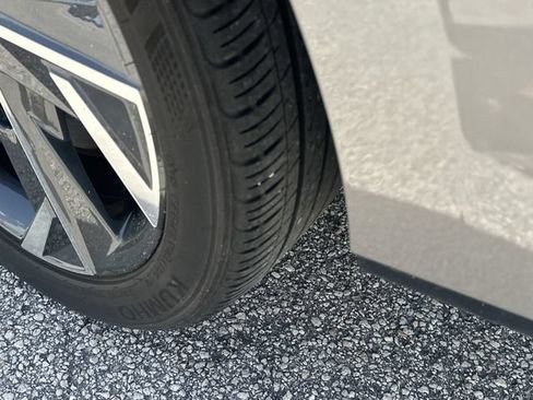 Certified 2024 Hyundai Elantra Limited FWD image 12