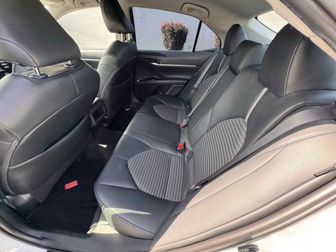 Used 2019 Toyota Camry SE FWD image 16