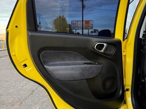 Used 2017 FIAT 500L Trekking w/ Urbana Appearance Package image 19