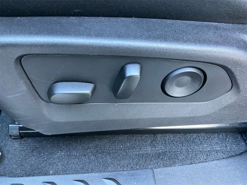 Used 2024 Chevrolet Colorado LT w/ LT Convenience Package II image 33