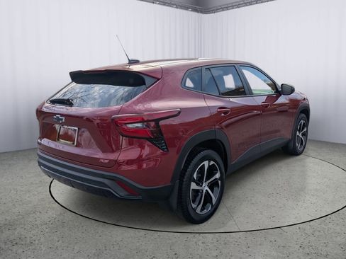 Certified 2024 Chevrolet Trax RS w/ Driver Confidence Package image 3