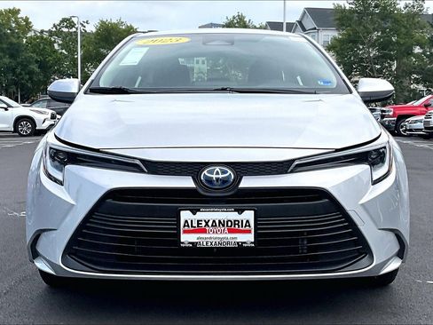 Used 2023 Toyota Corolla LE FWD image 3
