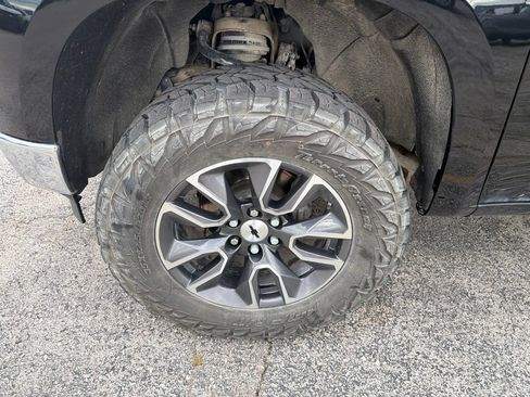 Used 2024 Chevrolet Silverado 1500 LT AWD/4WD image 6