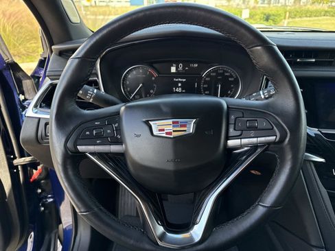 Used 2025 Cadillac XT6 Premium Luxury image 30