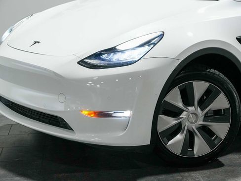 Used 2022 Tesla Model Y Long Range AWD/4WD image 10
