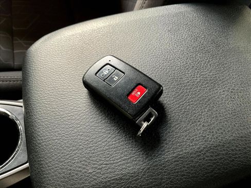 Used 2017 Toyota Tacoma SR5 RWD image 33