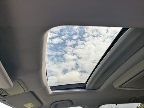 Used 2019 Honda Pilot Touring image 17