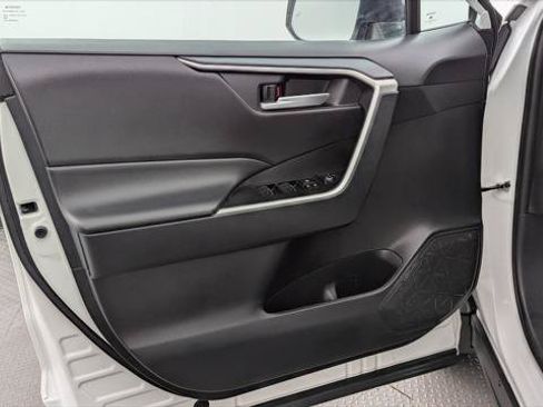 Used 2025 Toyota RAV4 XLE FWD image 13
