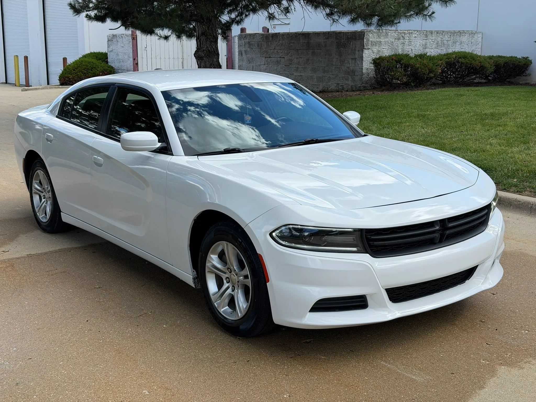 Used 2022 Dodge Charger SXT RWD image 3