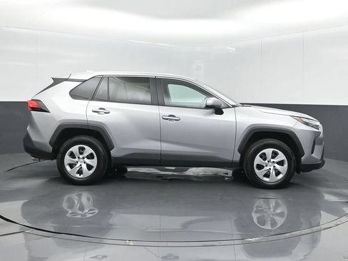 Used 2025 Toyota RAV4 LE AWD/4WD image 5