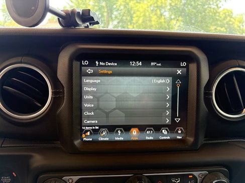 Used 2018 Jeep Wrangler Unlimited Sahara AWD/4WD image 5