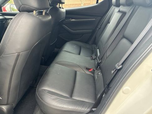 Used 2019 MAZDA MAZDA3 Hatchback w/ Preferred Package FWD image 9