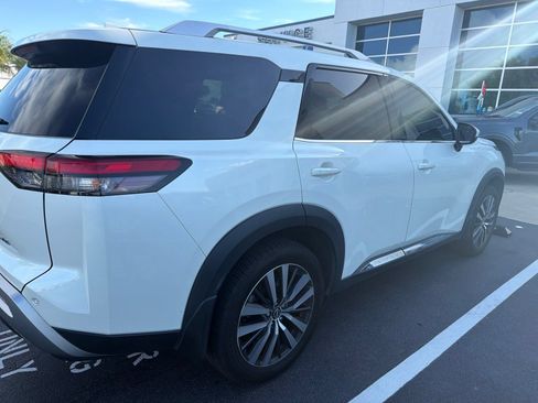 Used 2022 Nissan Pathfinder Platinum w/ Cargo Package FWD image 5