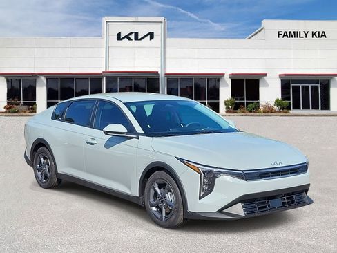 New 2026 Kia K4 LXS image 1