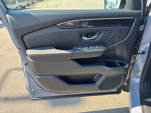 Used 2025 Honda Pilot Black Edition image 28