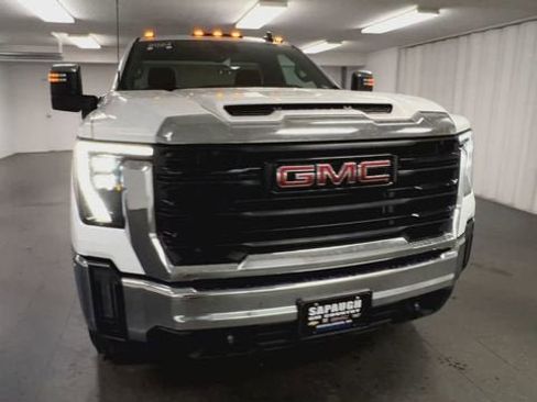 Certified 2024 GMC Sierra 2500 Pro AWD/4WD image 3