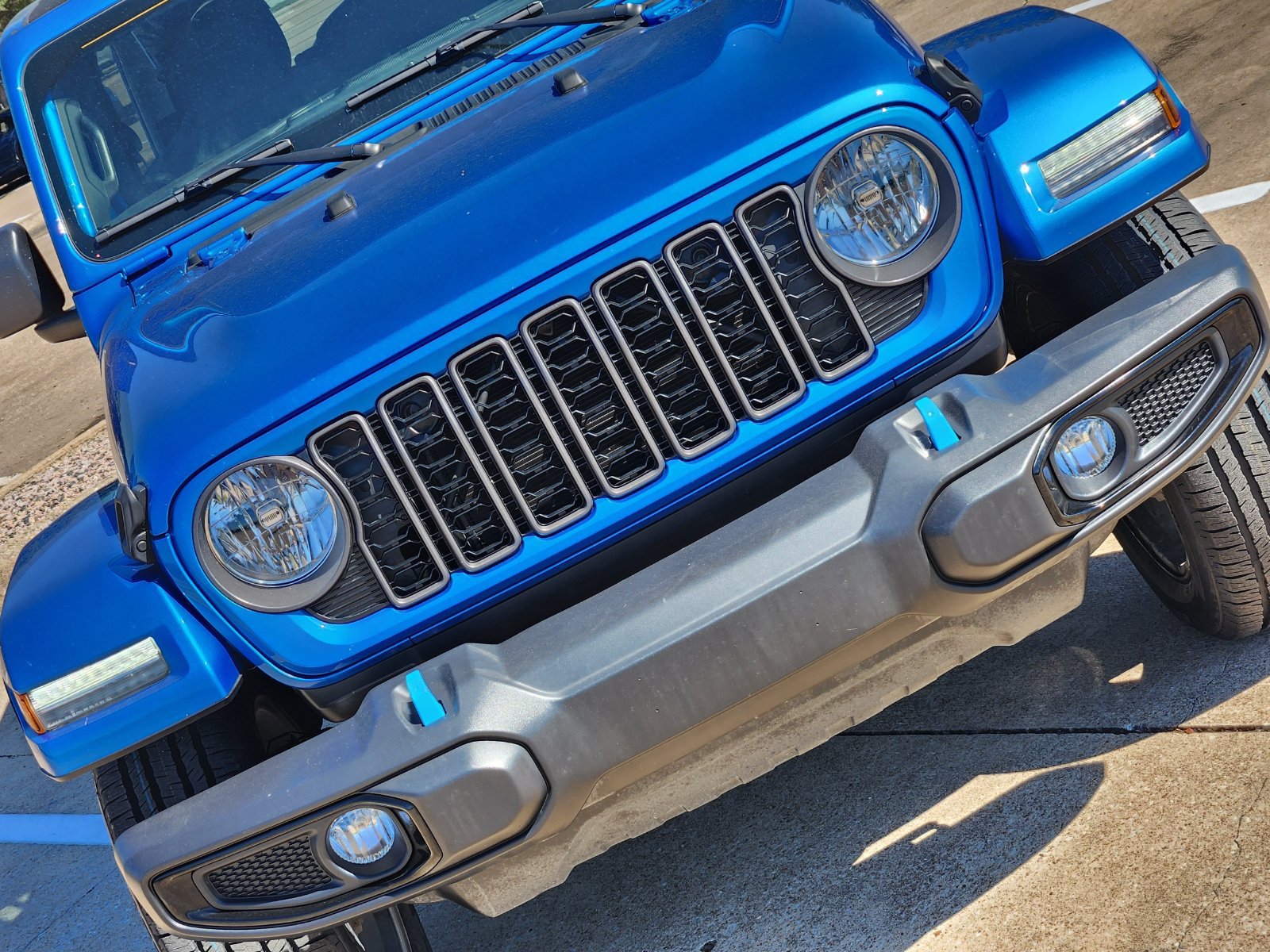 Used 2024 Jeep Wrangler Unlimited w/ Convenience Group AWD/4WD image 14