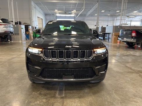 New 2025 Jeep Grand Cherokee Laredo X w/ Luxury Tech Group I image 2