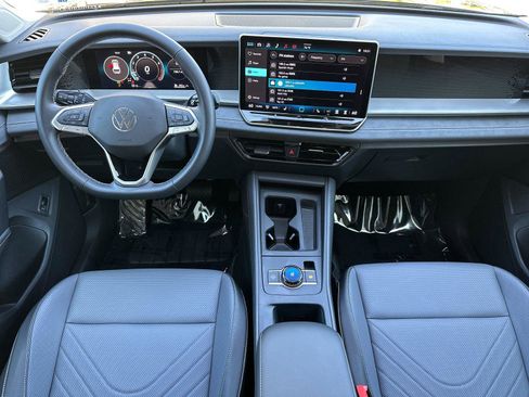 Used 2026 Volkswagen Tiguan SE w/ Panoramic Sunroof Package AWD/4WD image 12