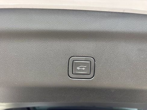Used 2026 GMC Yukon XL Denali Ultimate AWD/4WD image 9