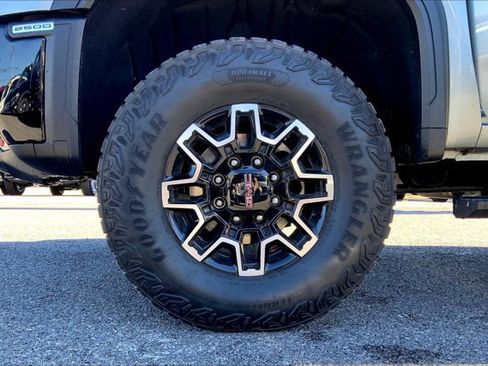 Used 2024 GMC Sierra 2500 AT4X image 8
