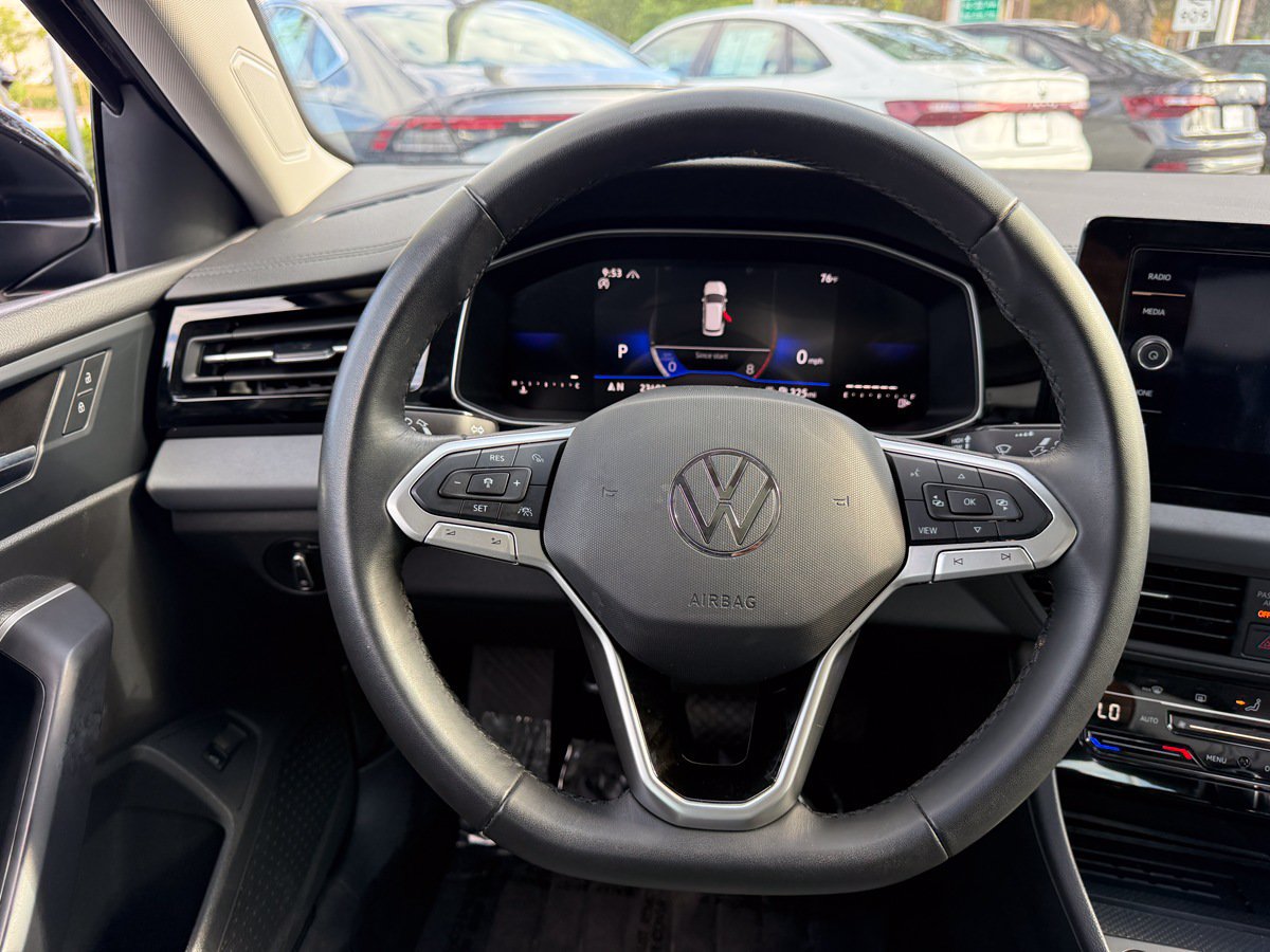 Used 2026 Volkswagen Jetta SE FWD image 20