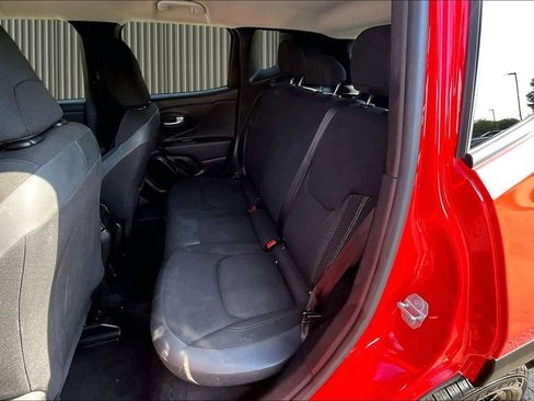 Used 2023 Jeep Renegade Altitude AWD/4WD image 28