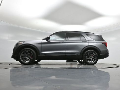 Certified 2025 Ford Explorer ST-Line w/ ST-Line Street Pack image 53