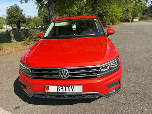 Used 2019 Volkswagen Tiguan SEL Premium image 2