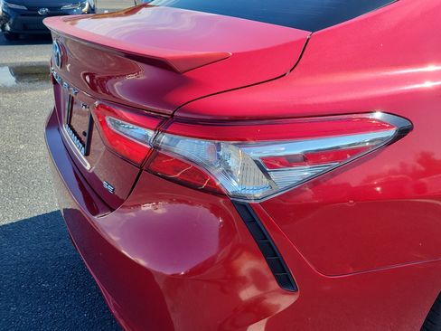 Used 2019 Toyota Camry SE FWD image 11