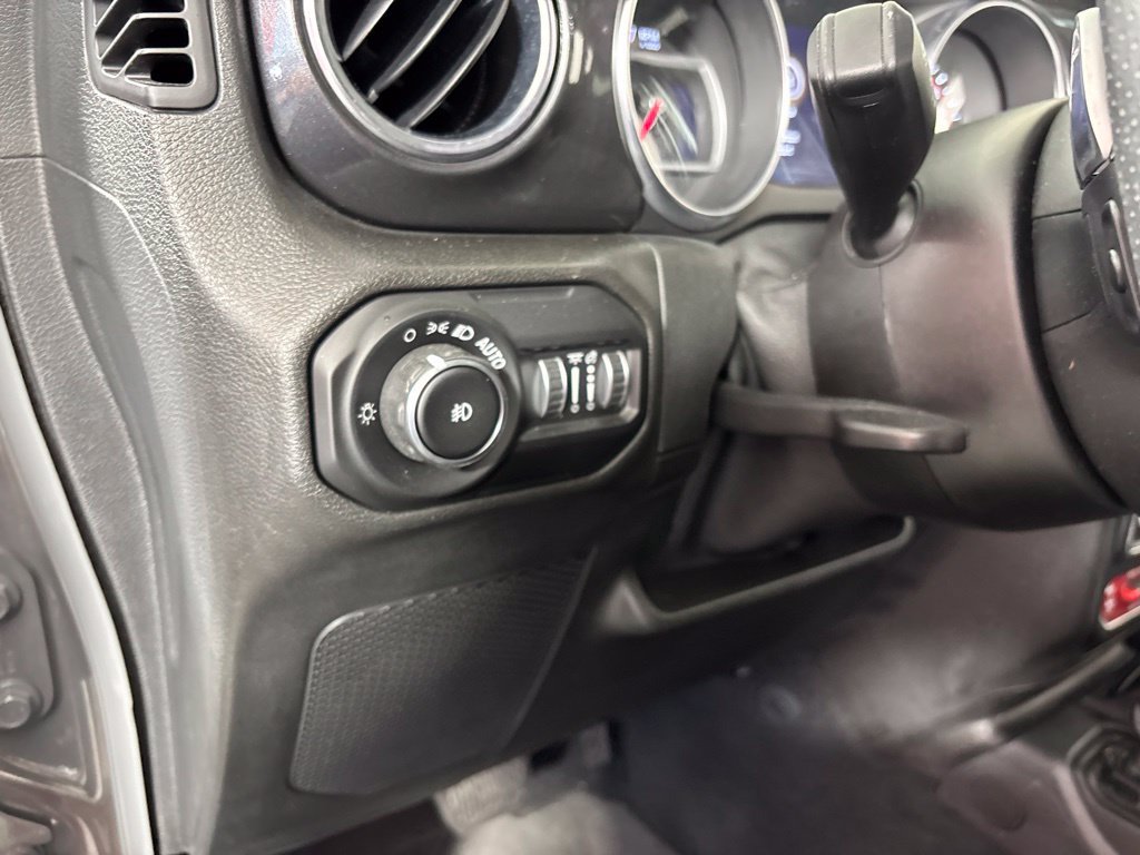 Used 2021 Jeep Wrangler Unlimited Rubicon w/ Xtreme Recon 35" Tire Package AWD/4WD image 27