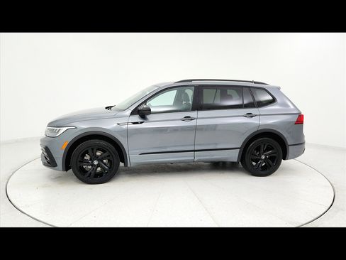 Used 2023 Volkswagen Tiguan SE R-Line image 1