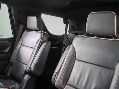 Used 2024 GMC Yukon SLT w/ SLT Premium Package AWD/4WD image 28