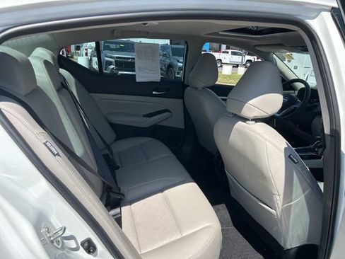 Used 2025 Nissan Altima 2.5 SL FWD image 31