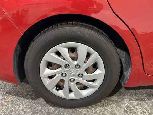 Used 2018 Hyundai Elantra SE image 33