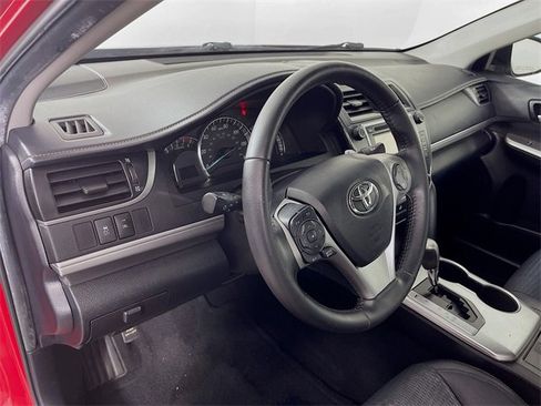 Used 2014 Toyota Camry SE image 10
